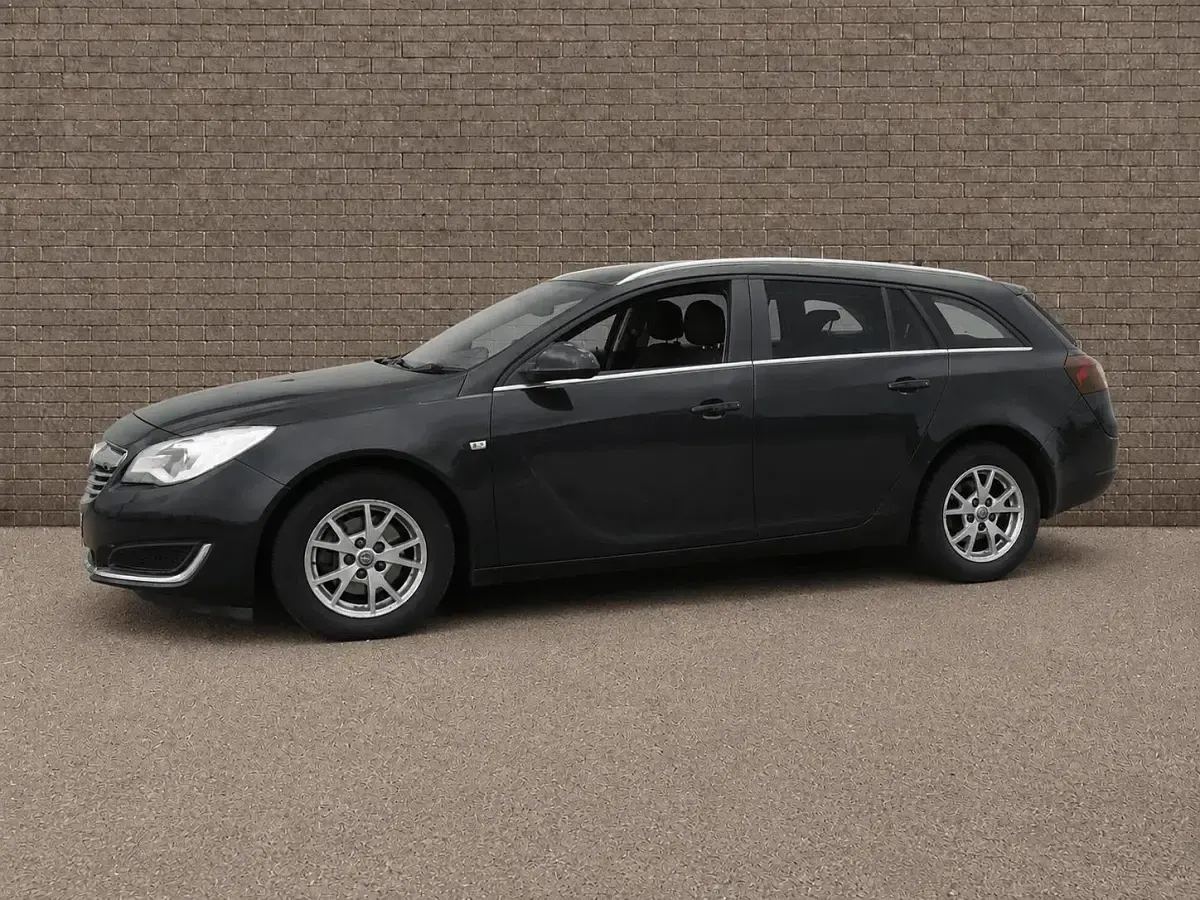 Used Vauxhall Insignia Design Edition 140 HP (102 kW) 2015 Black Estate