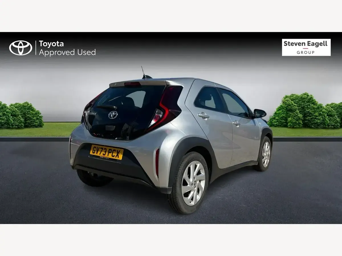 Used Toyota Aygo X PURE 72 HP (52 kW) 2024 Silver SUV