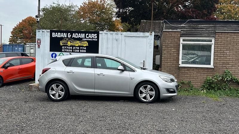 Silver Used 2014 Vauxhall Astra SRi Hatchback | £2,790 (Good price) - Image 1/4