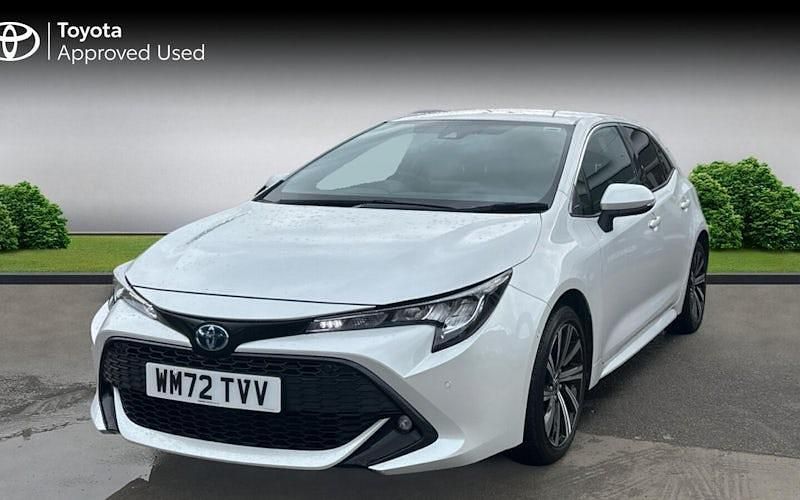 Used Toyota Corolla Design 122 HP (89 kW) 2022 Platinum white pearl Hatchback