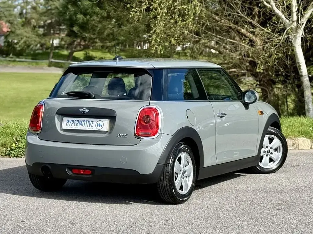 Begagnad Mini ONE Hatch 102 HK (75 kW) 2017 Grå Halvkombi