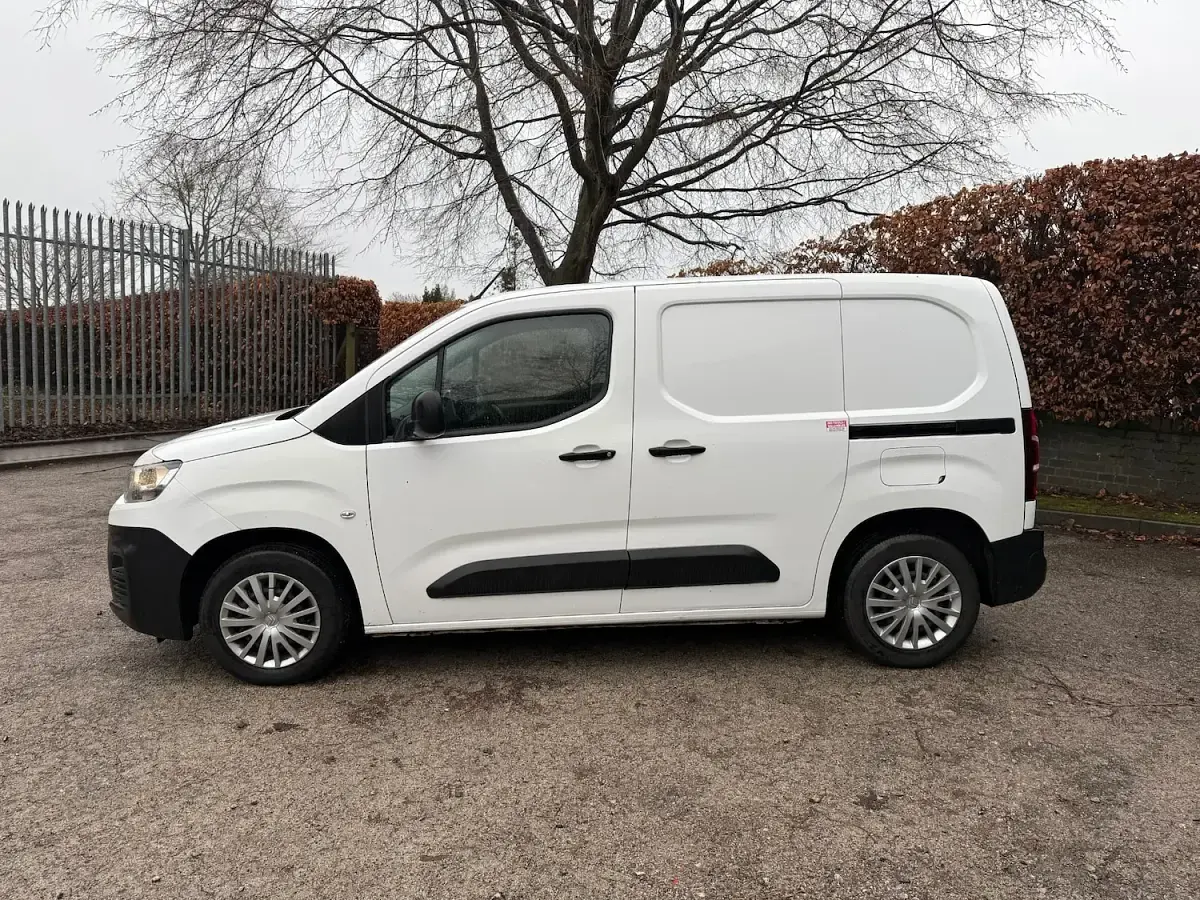Used Citroën Berlingo Start 75 HP (55 kW) 2020 White MPV