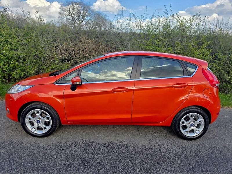 Used Ford Fiesta Zetec 96 HP (70 kW) 2012 Red Hatchback