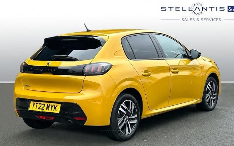 Used Peugeot 208 Allure Premium 102 HP (75 kW) 2022 Yellow Hatchback