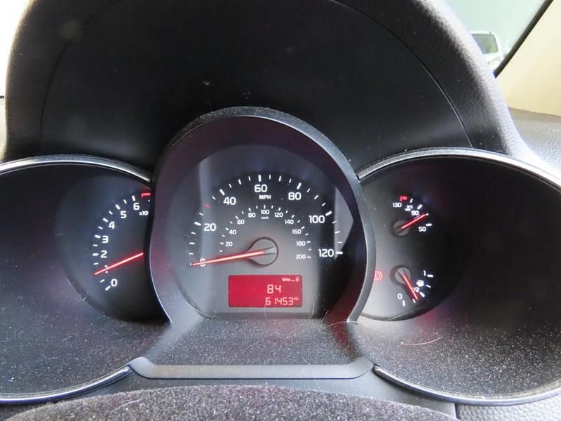 Used Kia Picanto 66 HP (48 kW) 2016 Red Hatchback