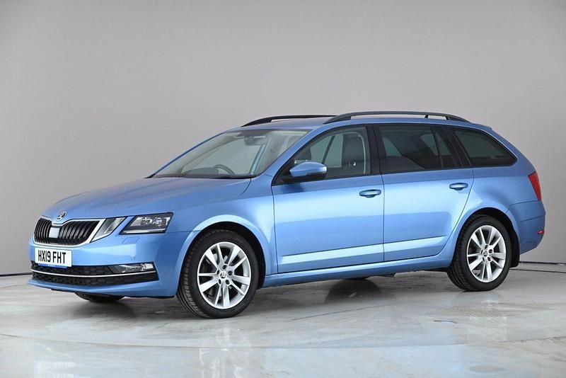 Used Skoda Octavia SE L 190 HP (139 kW) 2019 Blue Estate