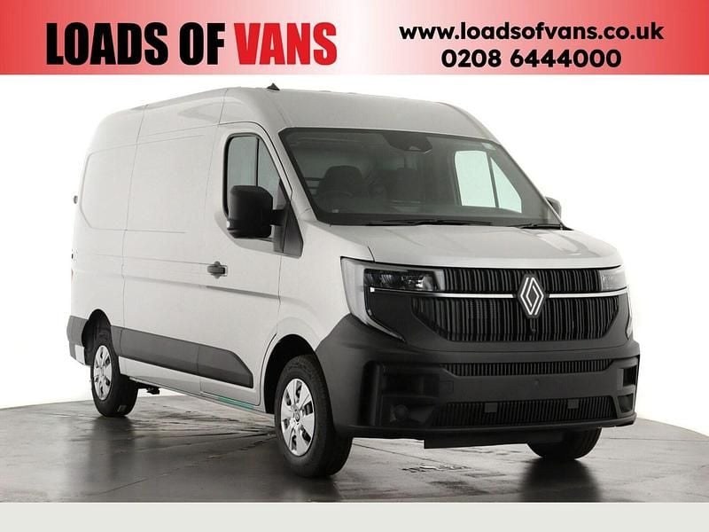Grey New 2025 Renault Master Van | £25,990 (Good price) - Image 1/4