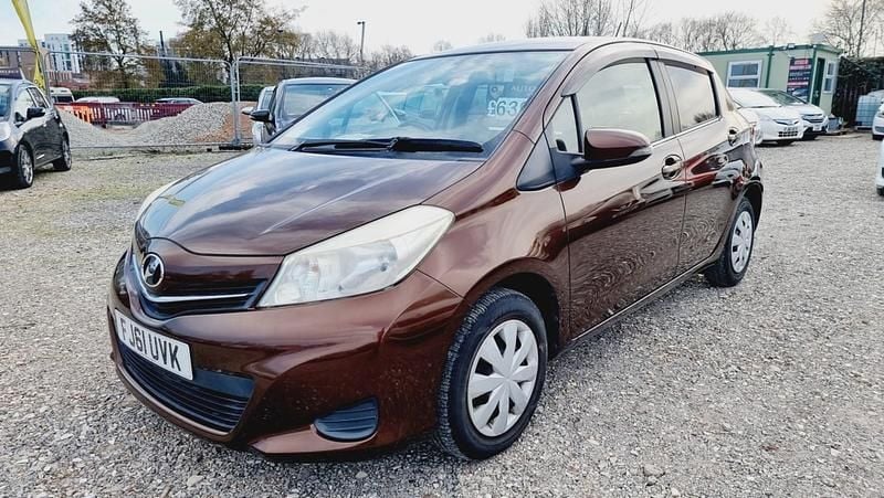 Used Toyota Yaris 69 HP (50 kW) 2012 Brown Hatchback