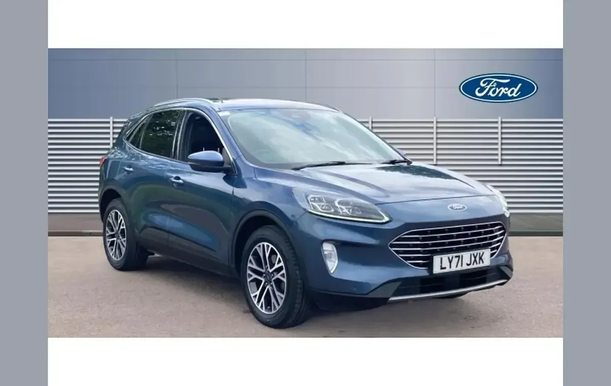Käytetty Ford Kuga Titanium 120 HP (88 kW) 2021 Katumaasturi