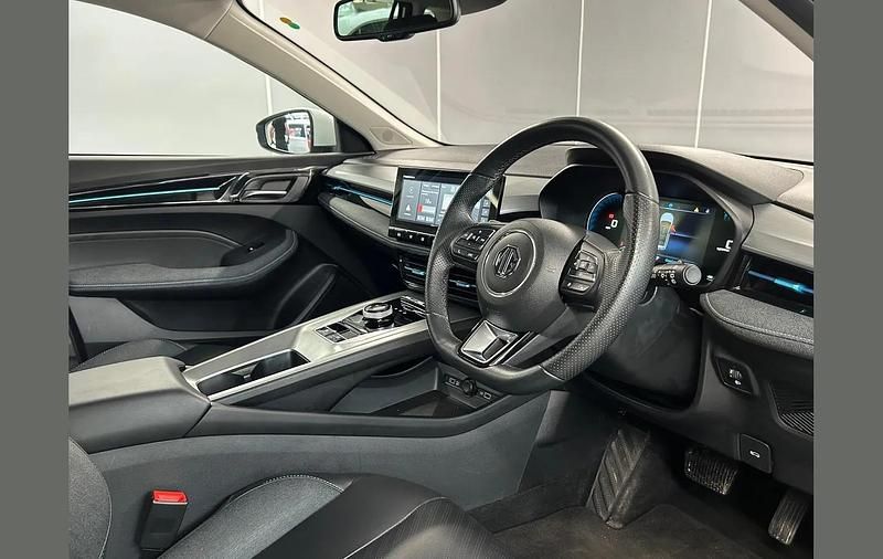 Used MG MG5 EV Trophy 114 kW (156 HP) 2024 White Estate