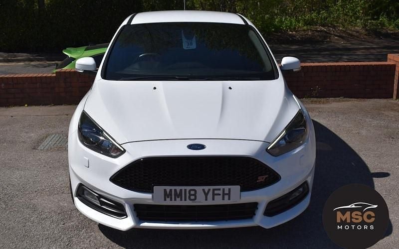 Used Ford Focus ST 185 HP (136 kW) 2017 White Hatchback