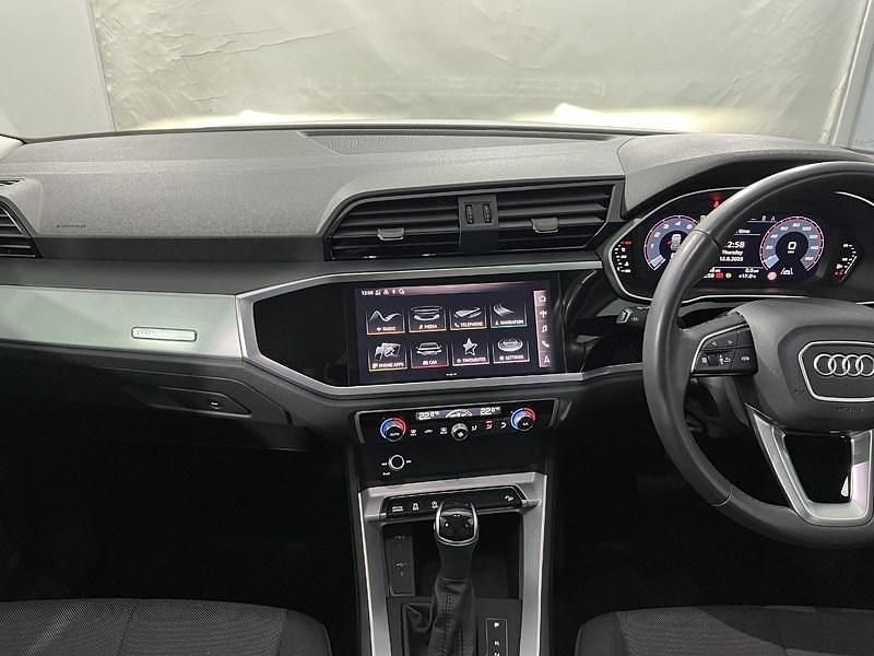 Used Audi Q3 Advanced 150 HP (110 kW) 2022 White SUV