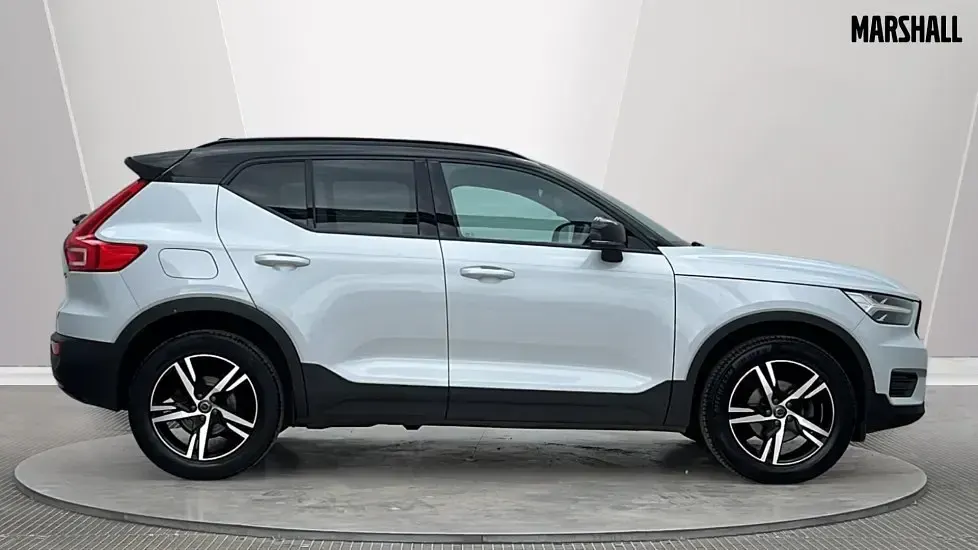 Used Volvo XC40 R-Design 163 HP (119 kW) 2022 Silver SUV