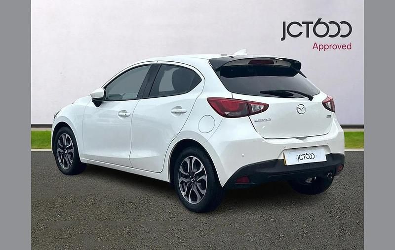 Used Mazda 2 Inclusive 88 HP (64 kW) 2018 White Hatchback