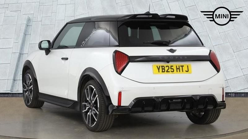 Used Mini Cooper Hatch 113 kW (154 HP) 2025 White Hatchback
