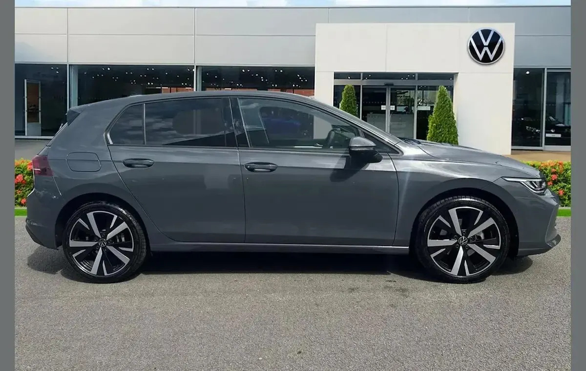 Begagnad VW Golf VIII Match 147 HK (108 kW) 2026 Grå Halvkombi