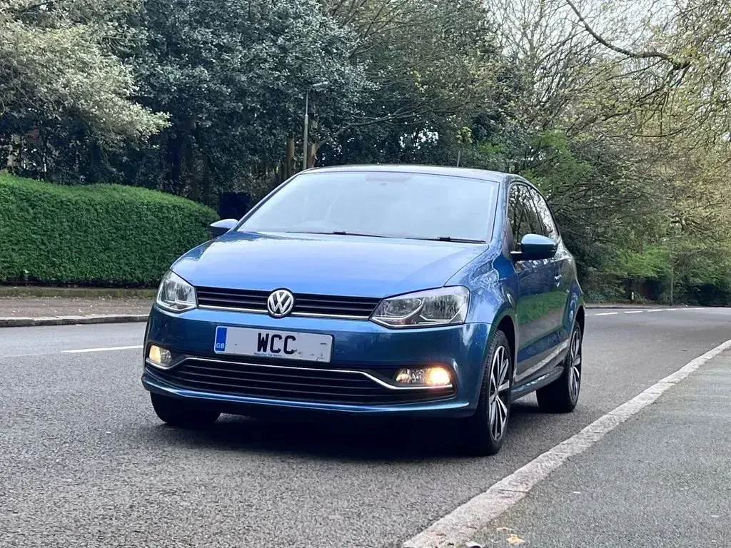 Used VW Polo SE 90 HP (66 kW) 2015 Blue Hatchback