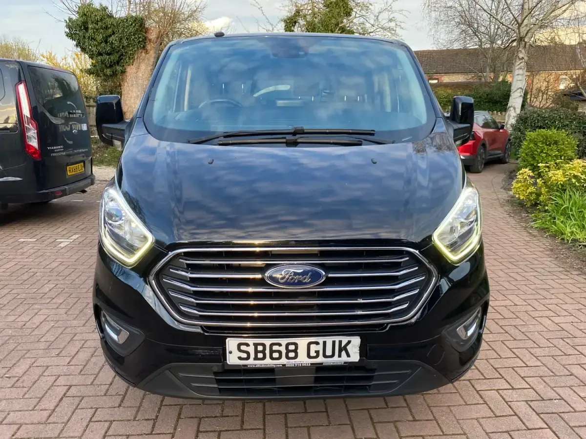 Usado Ford Transit Custom Titanium 130 HP (95 kW) 2019 Preto Monovolume