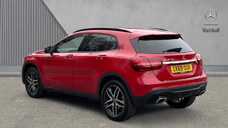 Used Mercedes GLA180 Urban 122 HP (89 kW) 2019 Red SUV