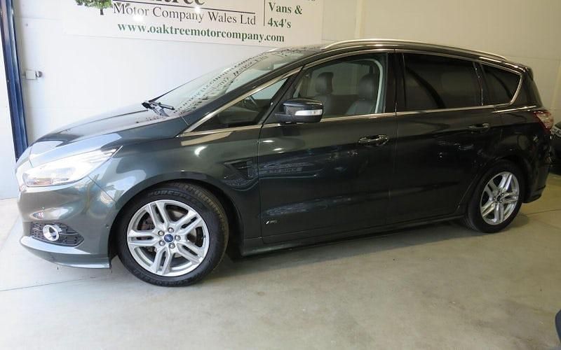 Used Ford S-MAX Sport 180 HP (132 kW) 2017 Green MPV