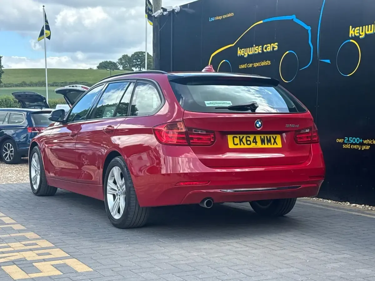 Used BMW 318 Sport Line 2014 Red Estate