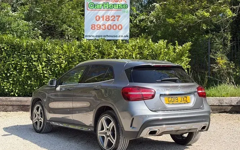 Usado Mercedes GLA200 AMG line 136 HP (100 kW) 2019 Cinzento SUV