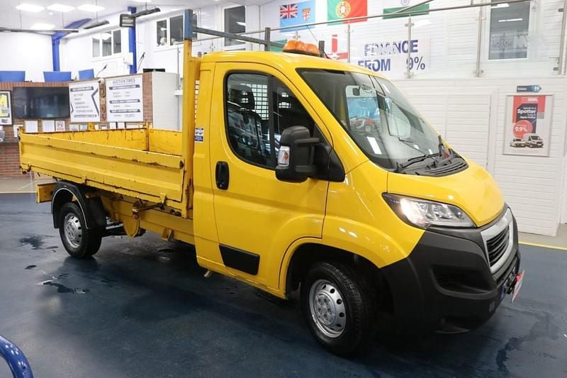 Used Peugeot Boxer 130 HP (95 kW) 2018 Yellow Van