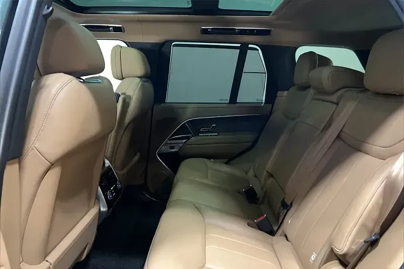 Second-hand Land Rover Range Rover Autobiography 295 CP (216 kW) 2023 Verde SUV