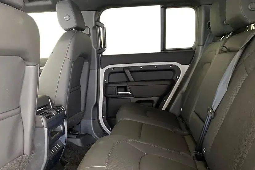 Used Land Rover Defender SE Dynamic 246 HP (180 kW) 2026 Carpathian grey SUV
