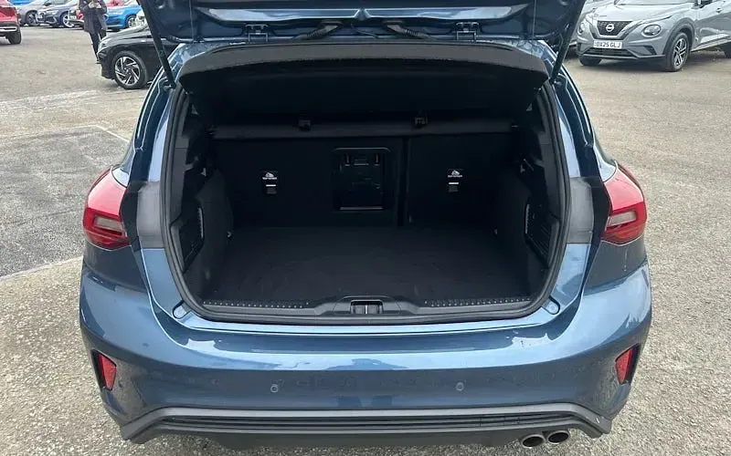 Used Ford Focus ST-Line 155 HP (114 kW) 2022 Blue Hatchback