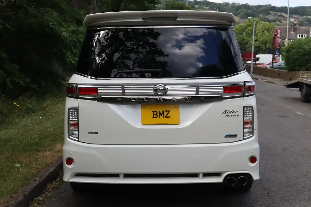Used Nissan Elgrand Pack 2010 White MPV