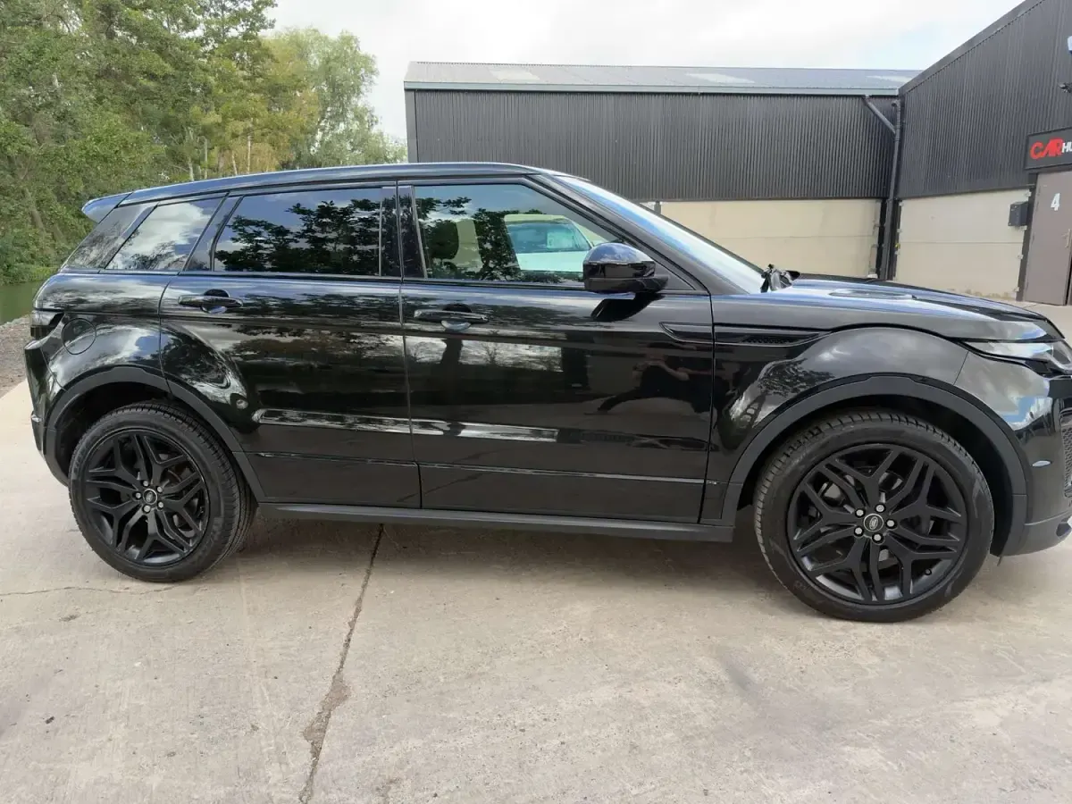 Used Land Rover Range Rover evoque HSE Dynamic 2018 Black Estate