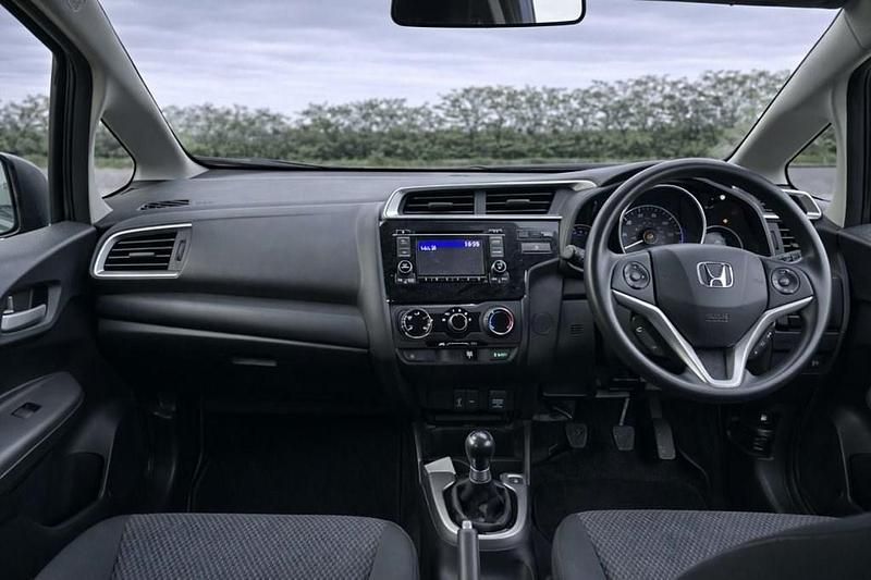 Begagnad Honda Jazz S 102 HK (75 kW) 2018 Grå Halvkombi