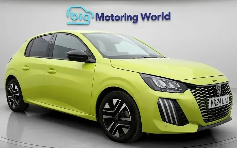 Used Peugeot 208 Allure 101 HP (74 kW) 2024 Hatchback