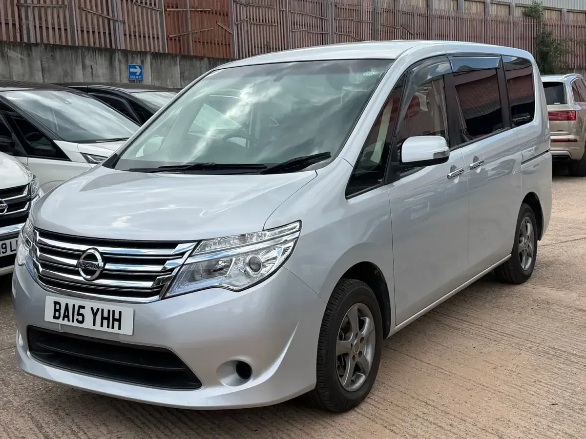 Usado Nissan Serena 2015 Plateado Monovolumen