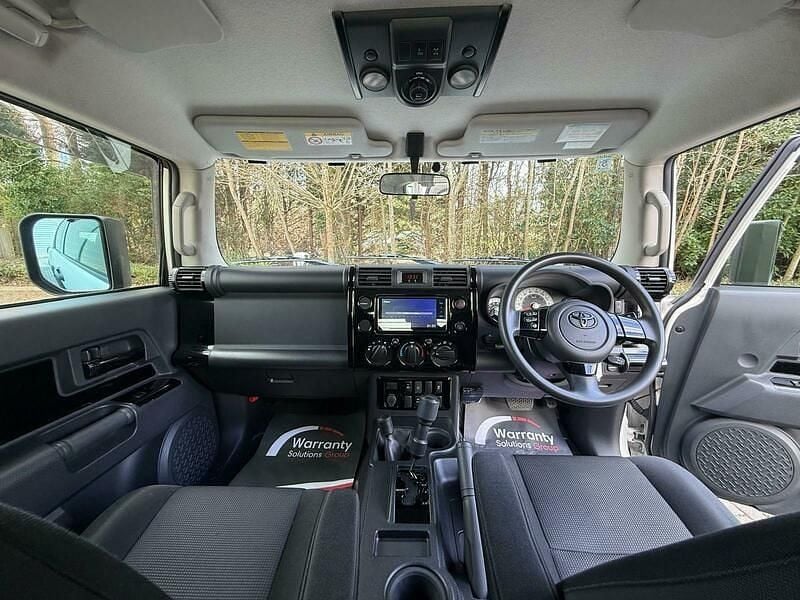 Used Toyota FJ Cruiser Edition 2014 Matt white SUV