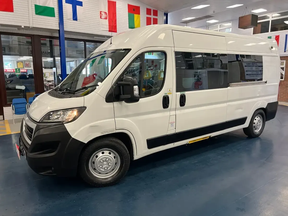 Used Peugeot Boxer 130 HP (95 kW) 2019 White Van