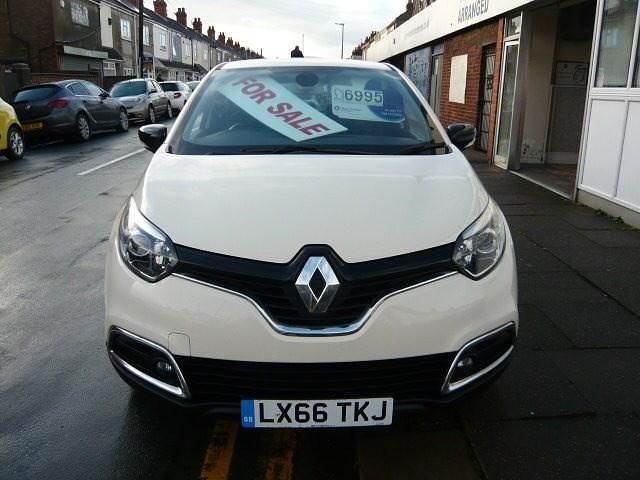 Used Renault Captur Dynamique 90 HP (66 kW) 2016 Cream SUV