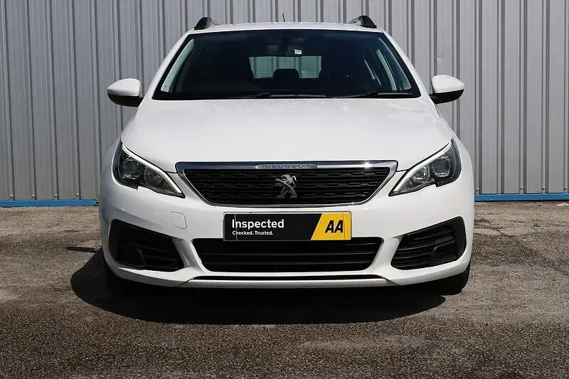 Used Peugeot 308 Access 100 HP (73 kW) 2018 White Hatchback