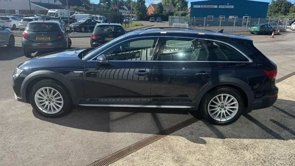 Used Audi A4 Allroad Comfort 190 HP (139 kW) 2017 Blue Estate