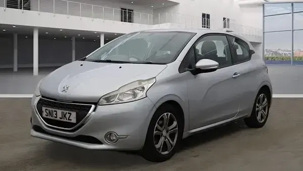 Used Peugeot 208 Active 95 HP (69 kW) 2013 Silver Hatchback