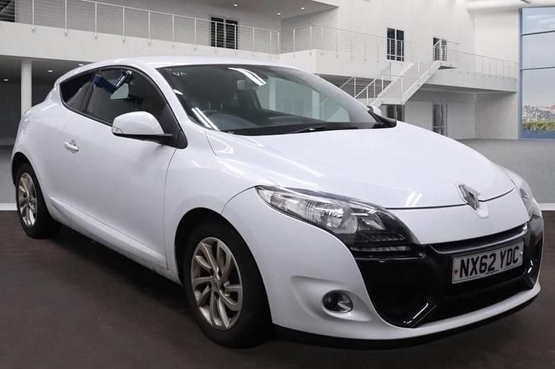 Used Renault Mégane III Dynamique 110 HP (80 kW) 2012 Coupe