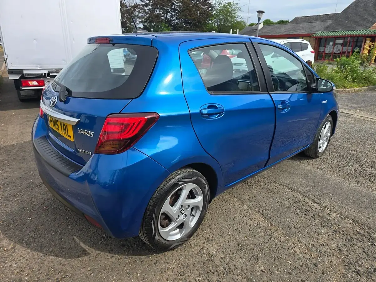 Used Toyota Yaris Hybrid 2015 Blue Hatchback