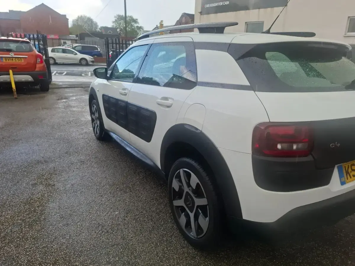 Używany Citroën C4 Cactus Feel 100 KM (73 kW) 2015 Biały Hatchback