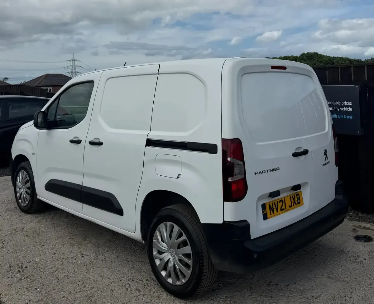 Used Peugeot Partner 101 HP (74 kW) 2021 White MPV