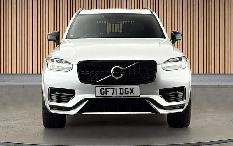 Used Volvo XC90 R-Design 390 HP (286 kW) 2021 Bright silver SUV