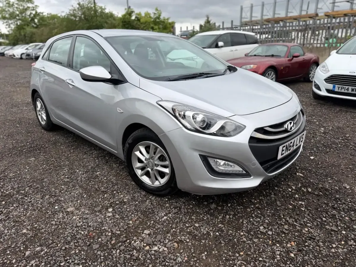 Second-hand Hyundai i30 Active 100 CP (73 kW) 2015 Argintiu Hatchback