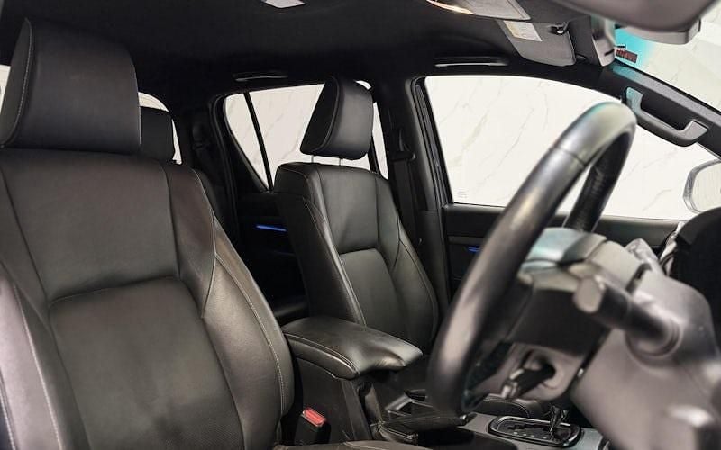 Used Toyota HiLux 204 HP (150 kW) 2024 Pickup