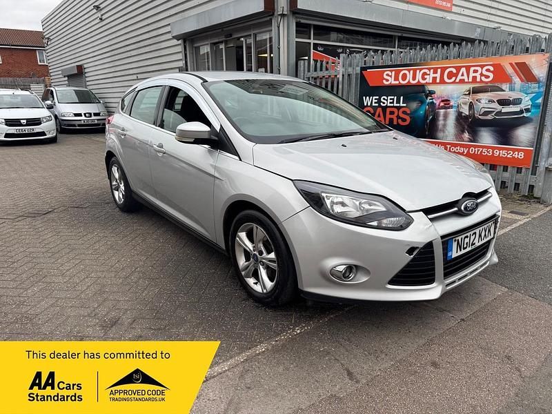 Begagnad Ford Focus Zetec 115 HK (84 kW) 2012 Silver Halvkombi