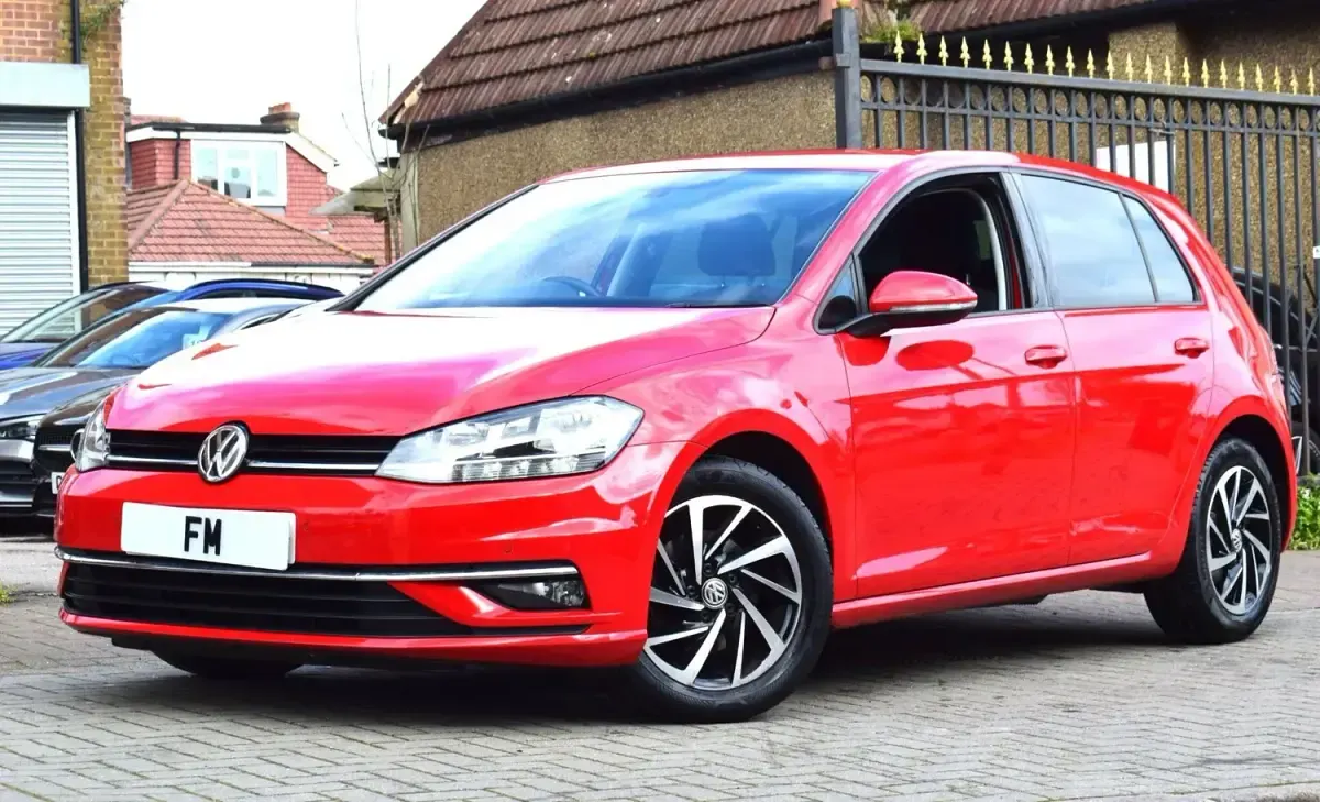Begagnad VW Golf VII Match 150 HK (110 kW) 2019 Röd Halvkombi